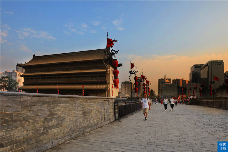 西安有座中国规模最大最完整的古代城垣，罕见城墙的厚度大于高度