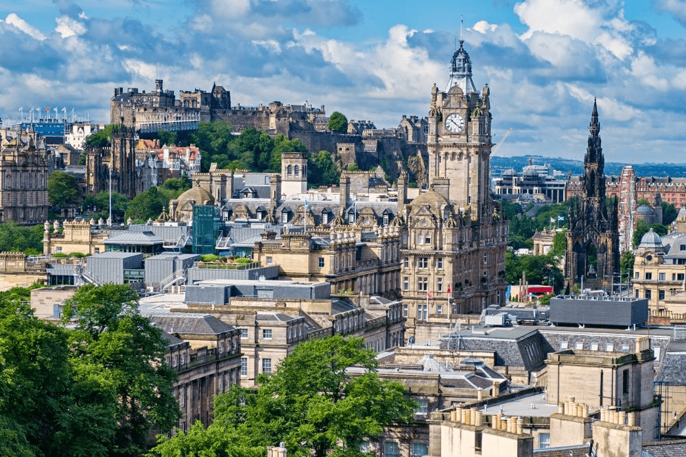苏格兰高地上的宏伟城市，苏格兰人的文化中心，古老美丽的爱丁堡
