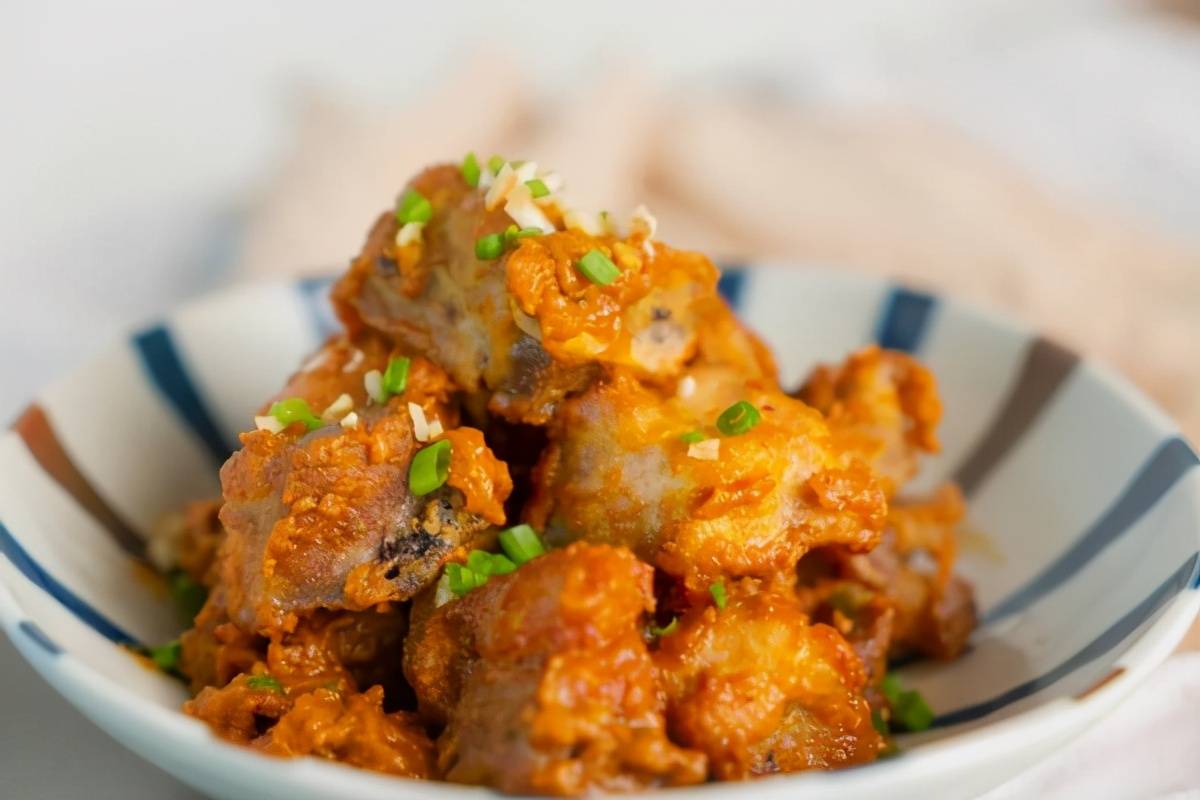 明日惊蛰,做一道酸甜开胃醉排骨,吃进嘴里,醉进心里_酱汁