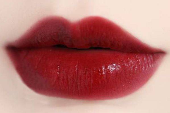 龙口的男人多半都是生活中的强者,做为男子的最佳嘴型,它的特点是嘴唇