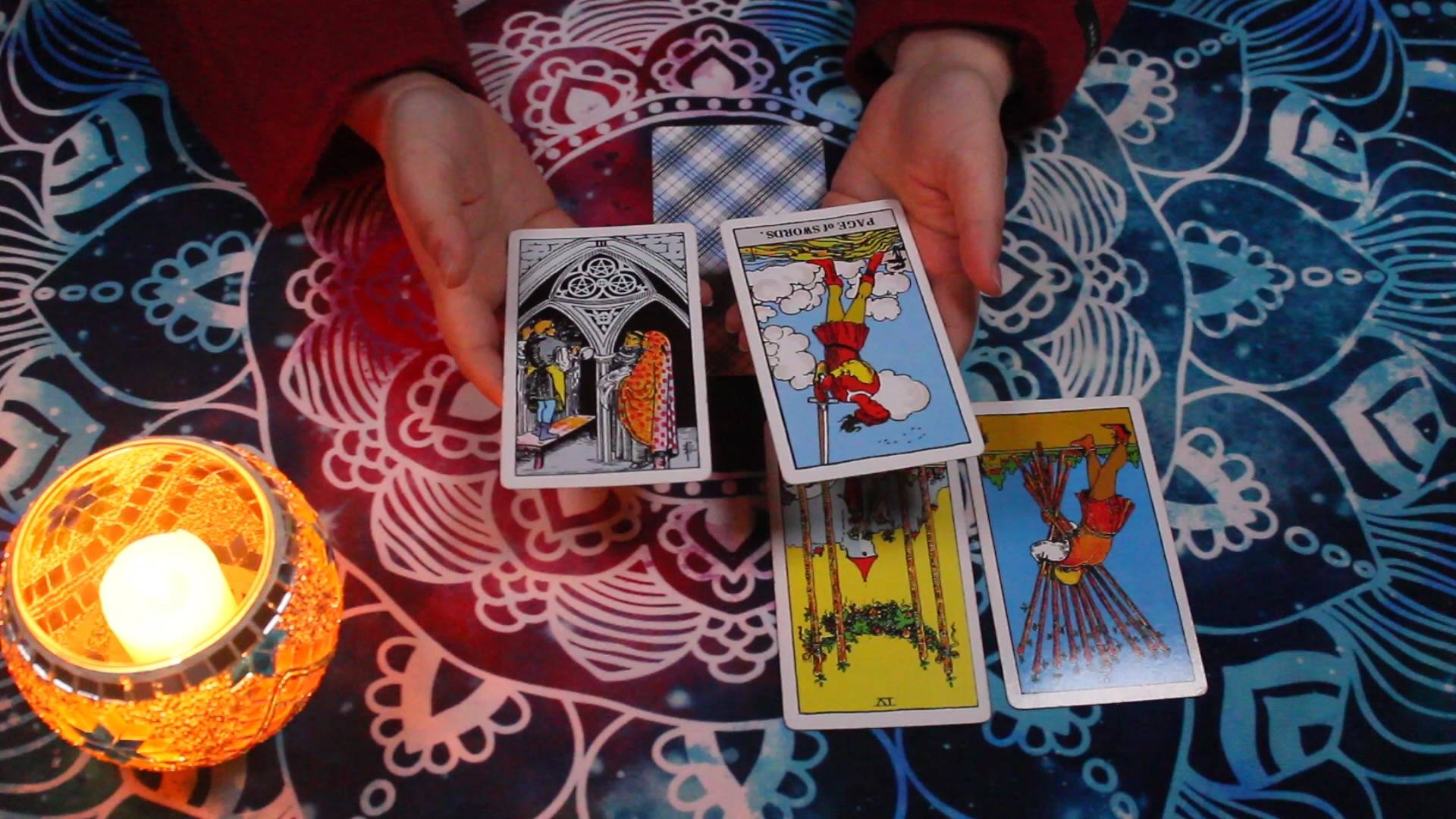 第二组是 宝剑侍从正位,星币三逆位