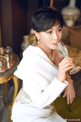 刘嘉玲代言奥伦纳素 岁月从来不苛责美人 不老神颜的秘诀