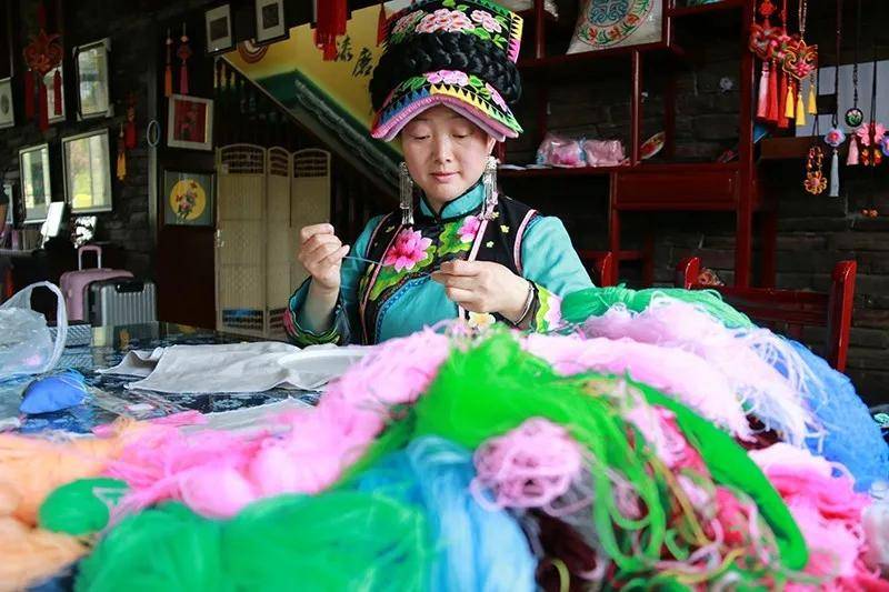 今日惊蛰 | 微雨众卉新,一雷惊蛰始_羌族