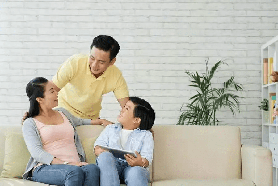 亲子教育|你是在"陪"作业,还是"赔"孩子 的独立思考能力?_父母