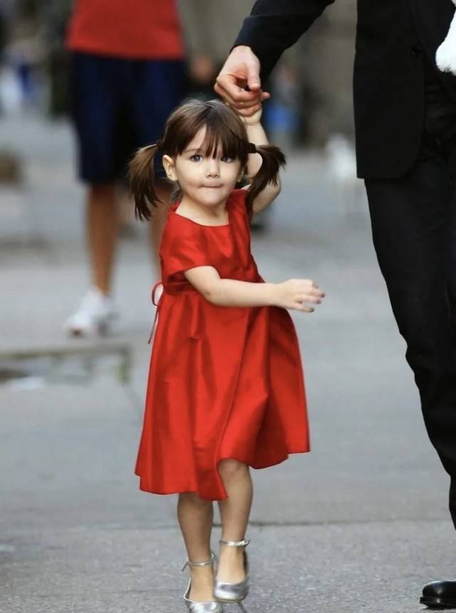 原创阿汤哥女儿小苏瑞迎来青春期额头长满青春痘却依旧高颜值