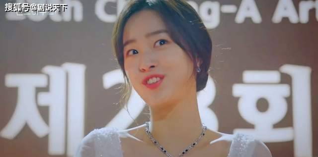 原创《顶楼2》:摔下楼梯的是露娜,秀莲短发回归似品如