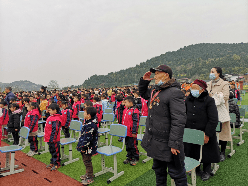 聆听光荣事迹 扬帆起航梦想 ——简阳五合中小学举行2021春季开学典礼