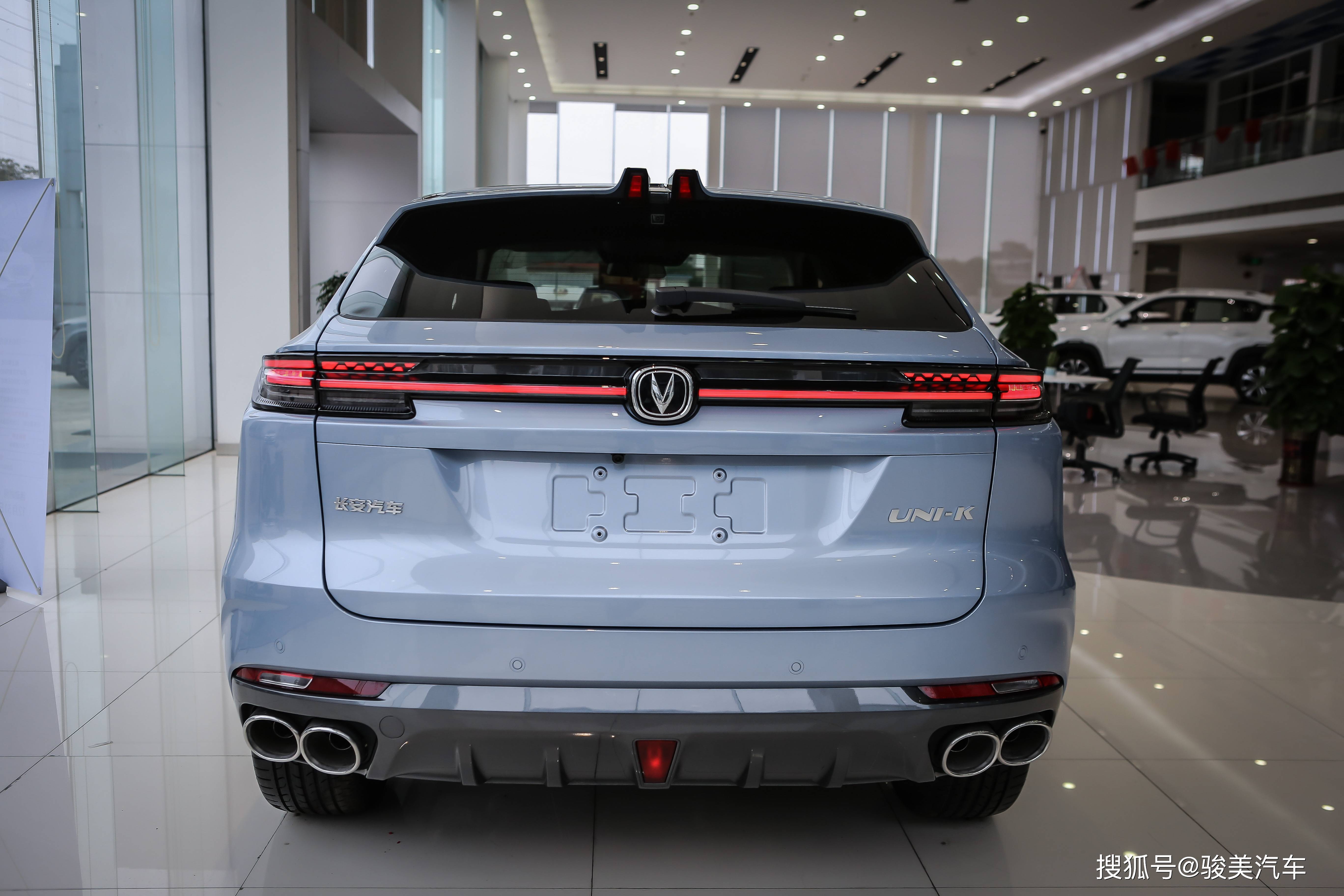 到店体验长安uni-k,外观霸气,配蓝鲸2.0t 8at,预售15.79万起