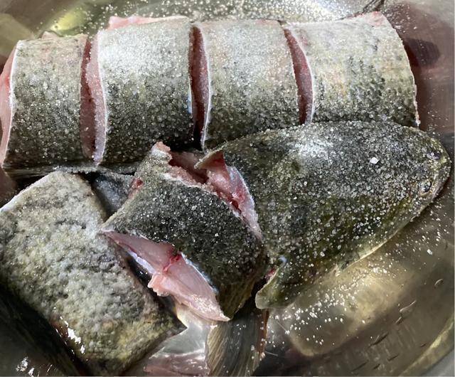 原创红烧黑鱼怎么做多一步鱼肉又嫩又香先甜后辣汤汁鲜美