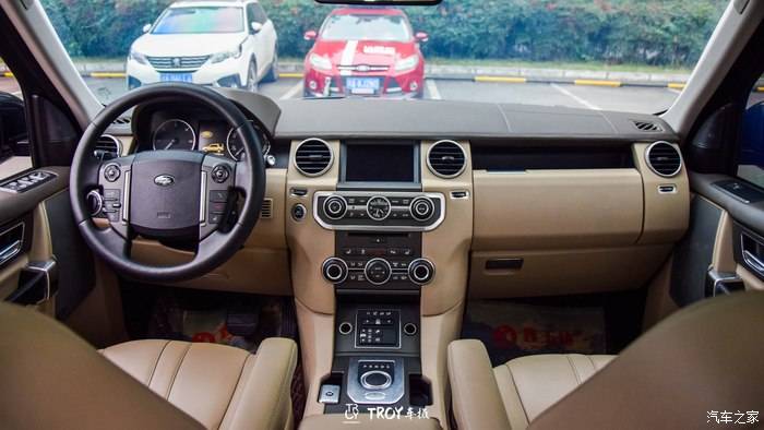 内饰稍显过时,但绝对耐看!