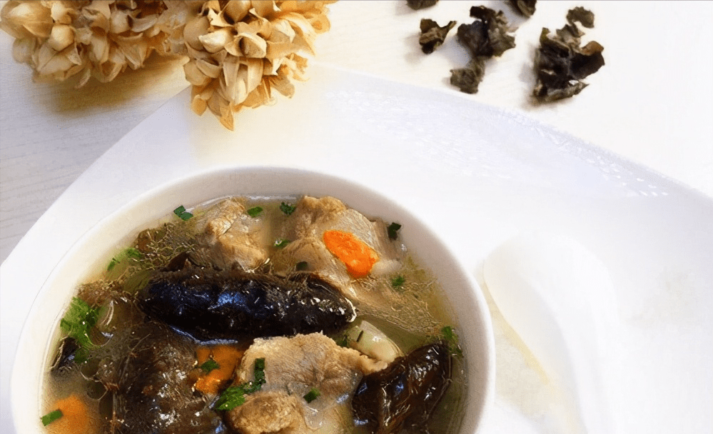 海参萝卜排骨汤