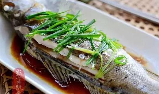 蒸鲈鱼的家常做法 蒸鱼豉油 7f6640b7b6f94a3aa0760ee386b9c335.jpeg