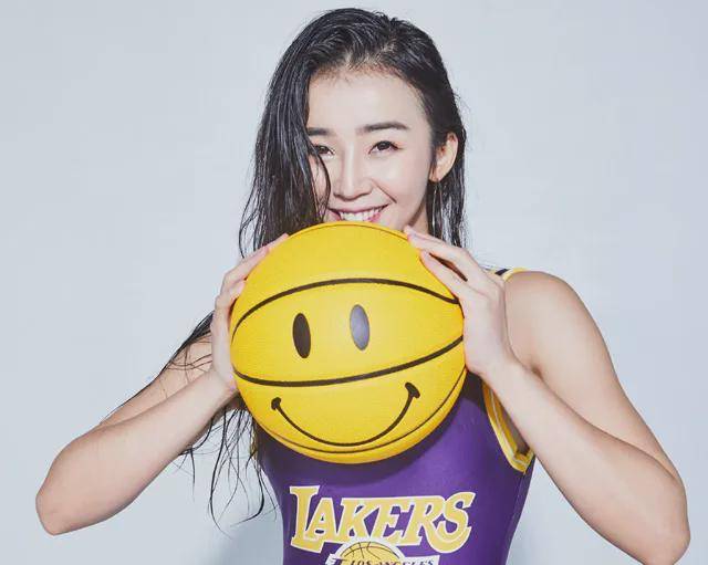 美女主播张曼源晒照,从135斤到156斤!球迷:一胖毁所有_篮球