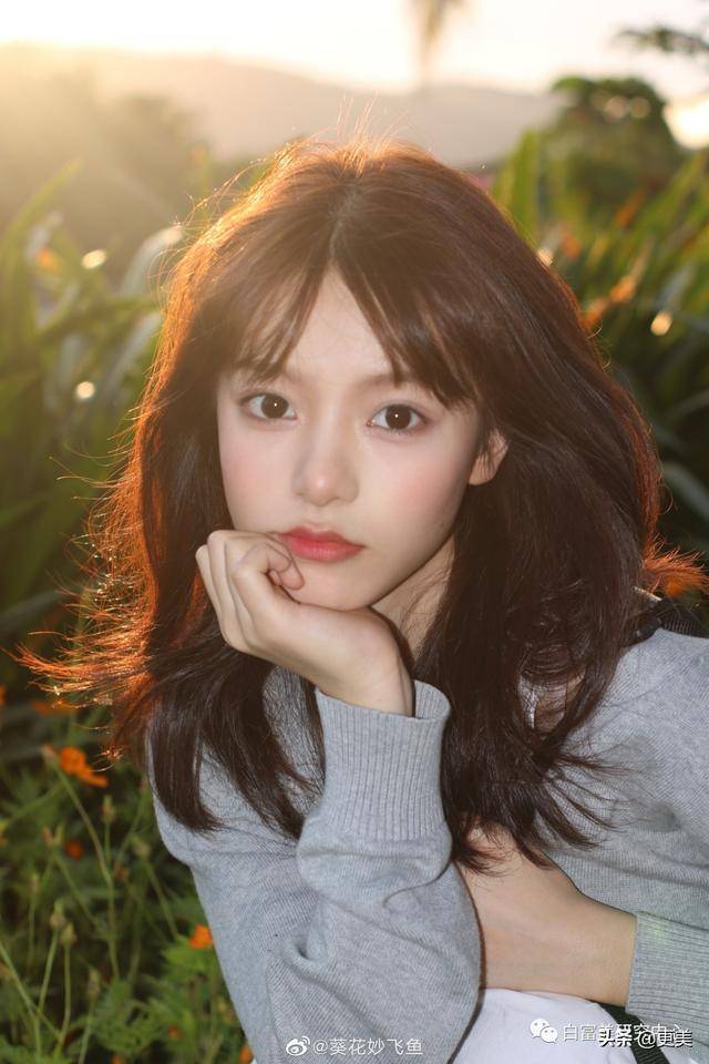 17岁靠脸火成美少女第一 却当摇钱树包养丑男友 恋爱脑 Buling