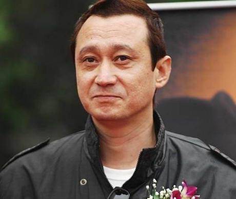 他有着一张外国人的脸,却是地地道道中国人,还是个东北的汉子_傅隽