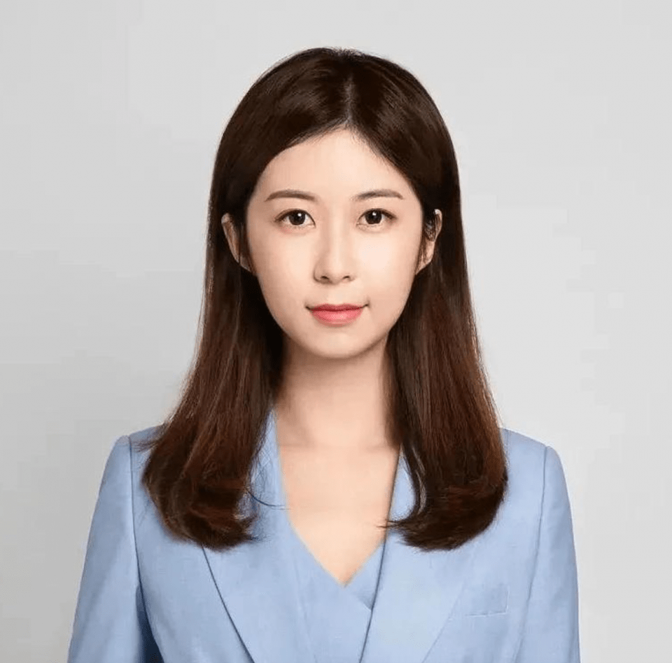 原创90后美女基金经理倒霉学历北大英国硕士10个交易日浮亏10亿