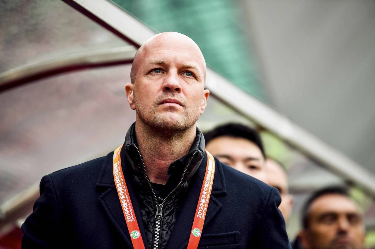 中超名帅没有走:面对欧洲豪门"挖角",依然坚持带队训练_克鲁伊夫