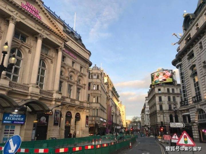 美国最新疫情英国 ad0012a7f27d4570886aaef656547123.jpeg