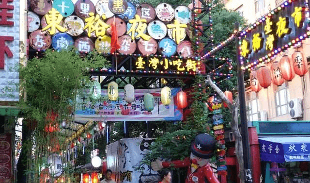 去宁波玩别只知南塘老街，有个夜市人称“小香港”，美食多还实惠