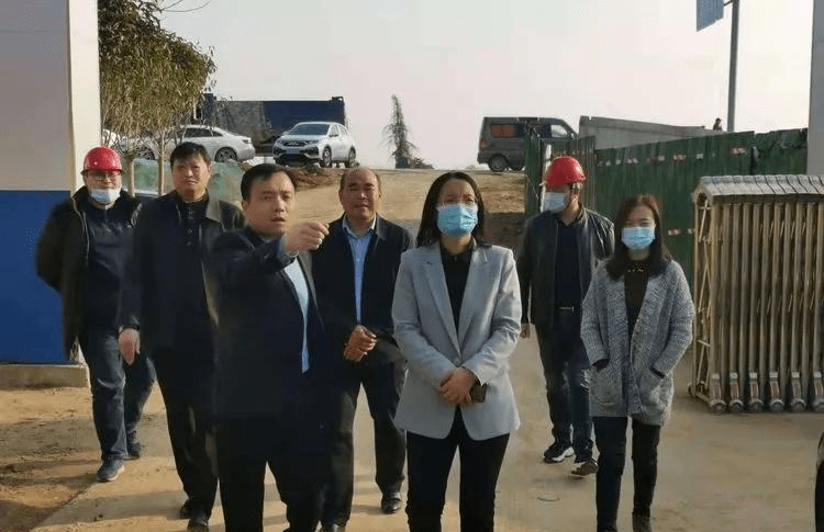 枣庄市峄城区区政府调研坛山中心小学南关校区建设情况_陈倩