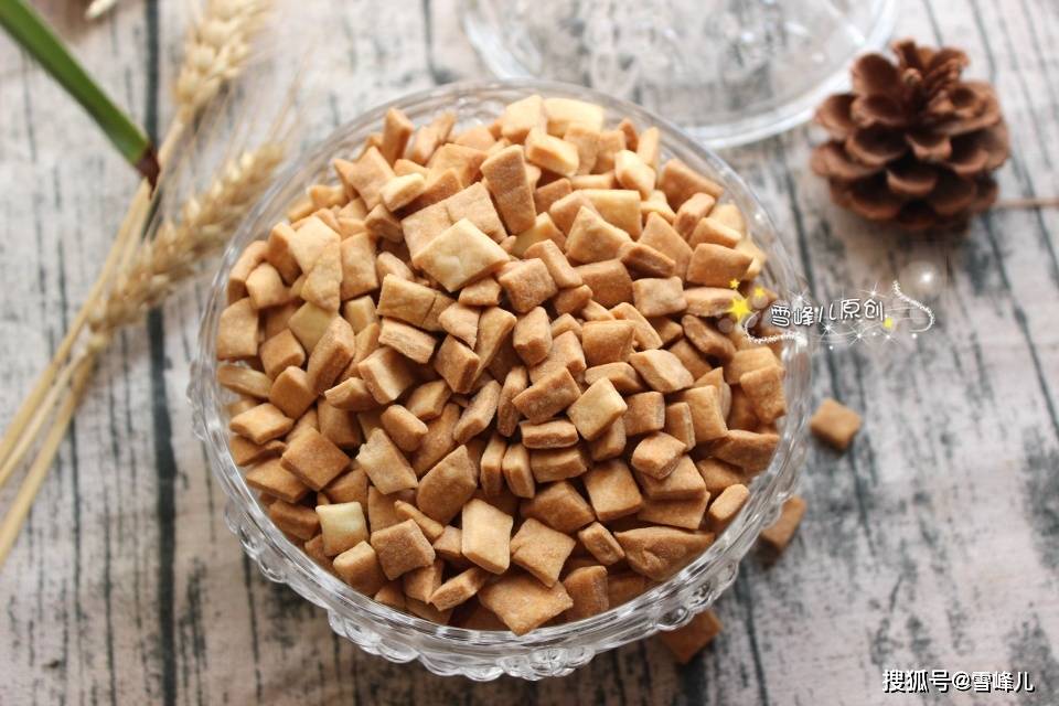 棋子的做法也是很简单的,用锅,用烤箱,用电饼铛都可以做的很好吃.