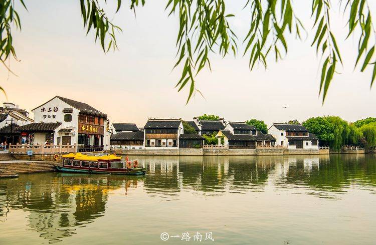 华东唯一没有机场的新一线城市，旅游资源称冠江苏，与杭州齐名