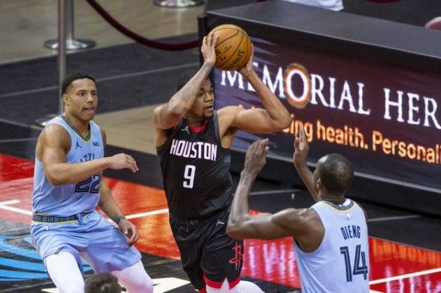 惨!火箭第23套先发阵容出炉:228万射手最贵,或平最长连败纪录