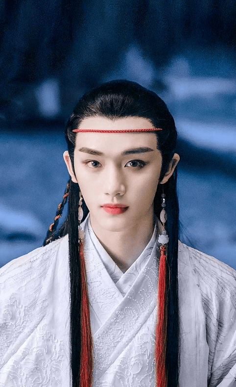 确实有人攻击他古装丑,丑到什么程度,不能演《天官赐福》的水平.