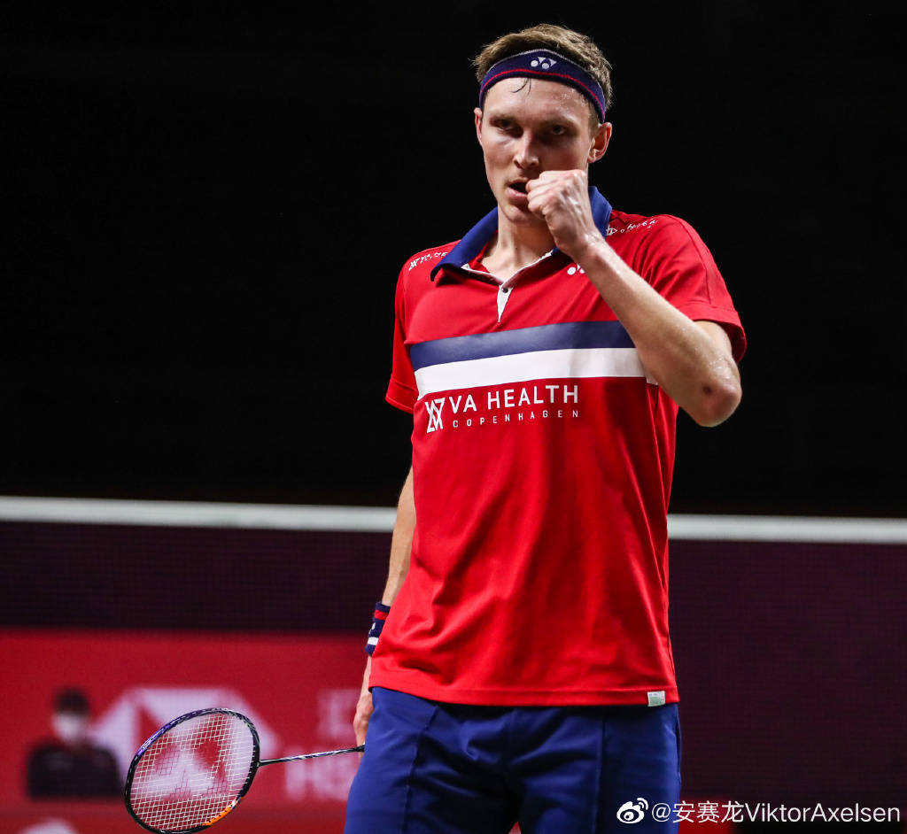 在全英赛比赛之前,安赛龙晒出与女友的牵手照,宣布自己求婚成功.