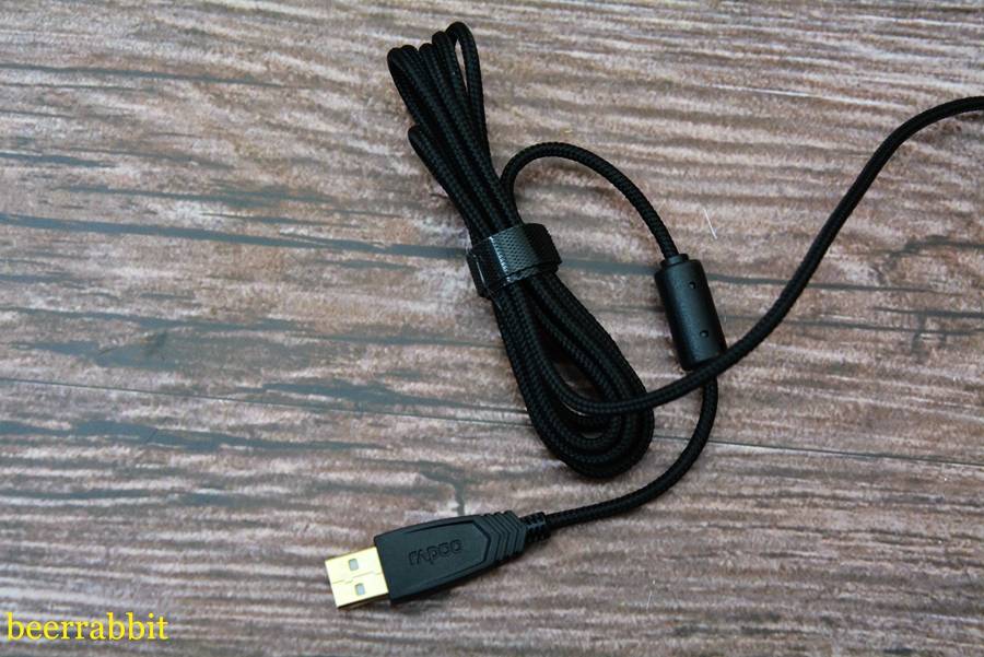 接口也带有镀金防止氧化,总体来说对经常要拔插鼠标的用户来说非常