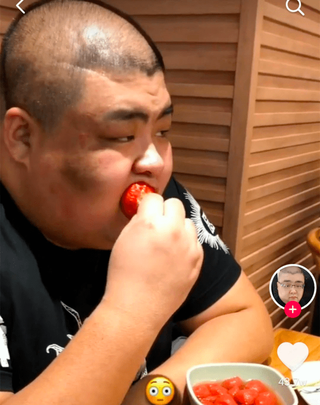 网红泡泡龙初中同学发文悼念:他一直很胖成绩很差有些刺头,初中就辍学