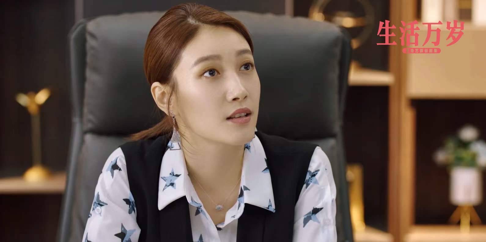 《生活万岁》讲述了父亲老曾在昏迷醒来后反思自我