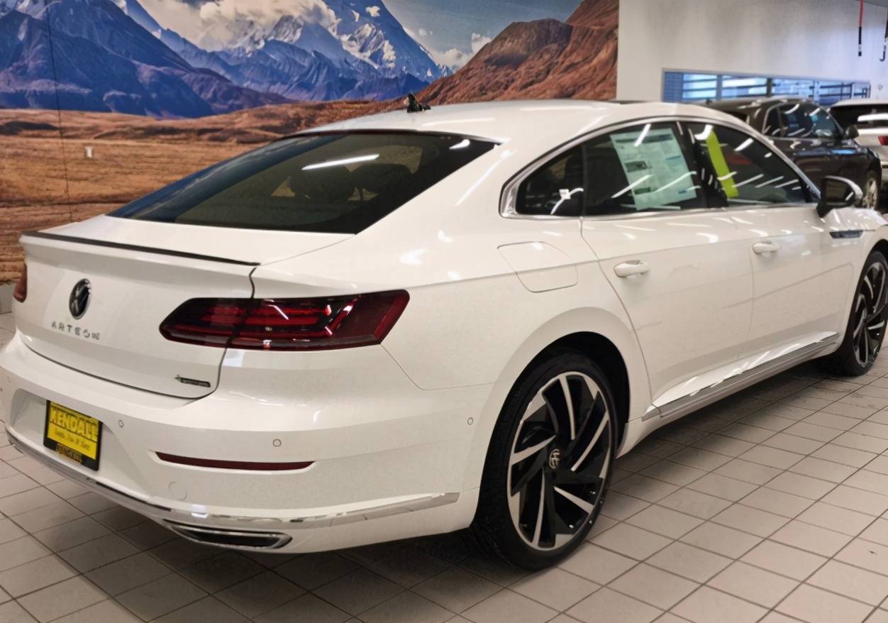 美版大众cc实拍20t引擎8at预售26万无框车门最帅气