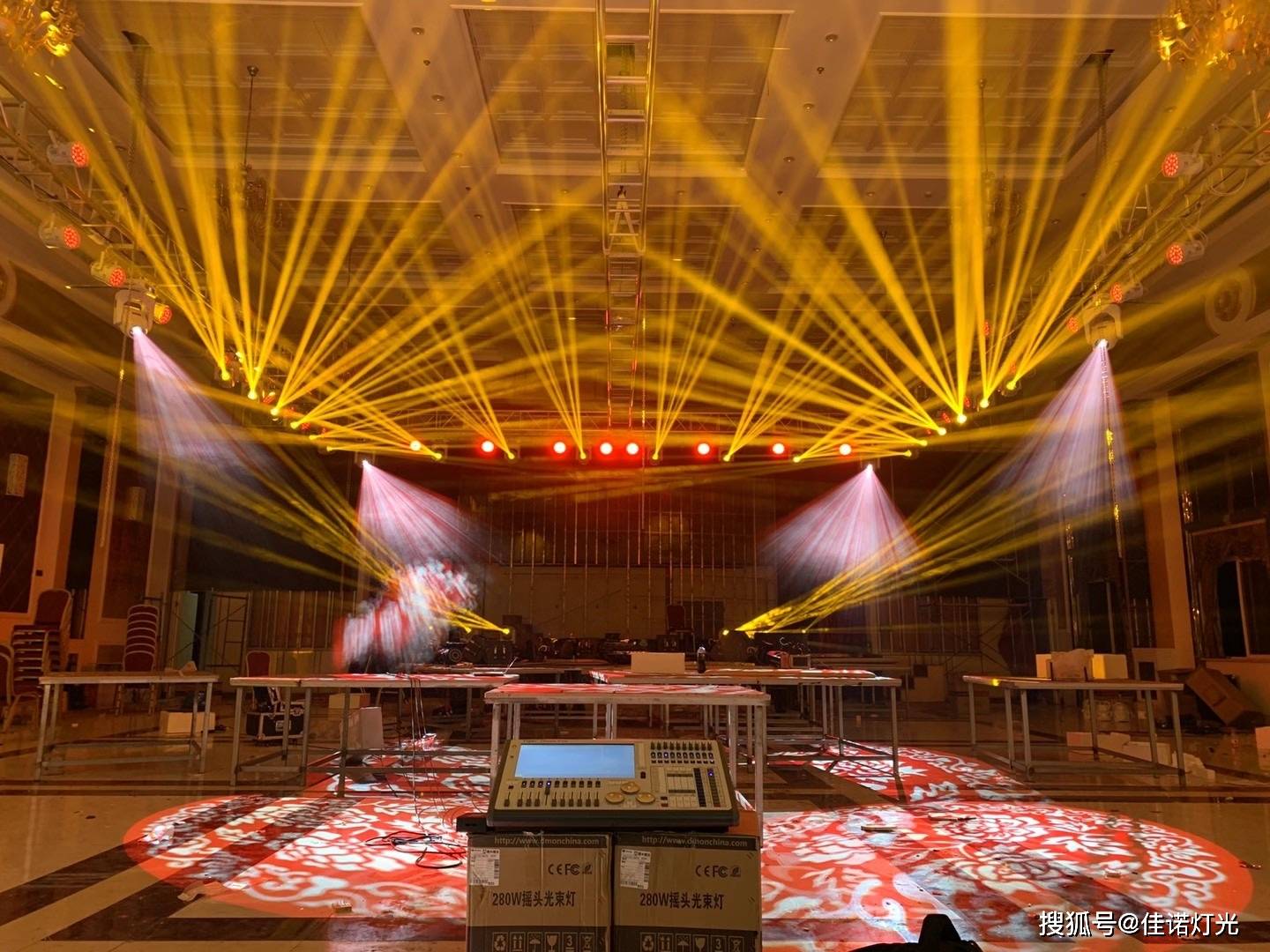 宴会厅灯光
