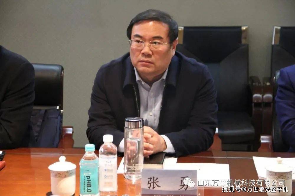 市场监管局来万世激光整平机厂家调研小微企业质量管