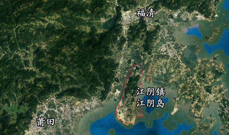 福建福清市一个镇，和江苏一县级市“同名”，位于滨海半岛上