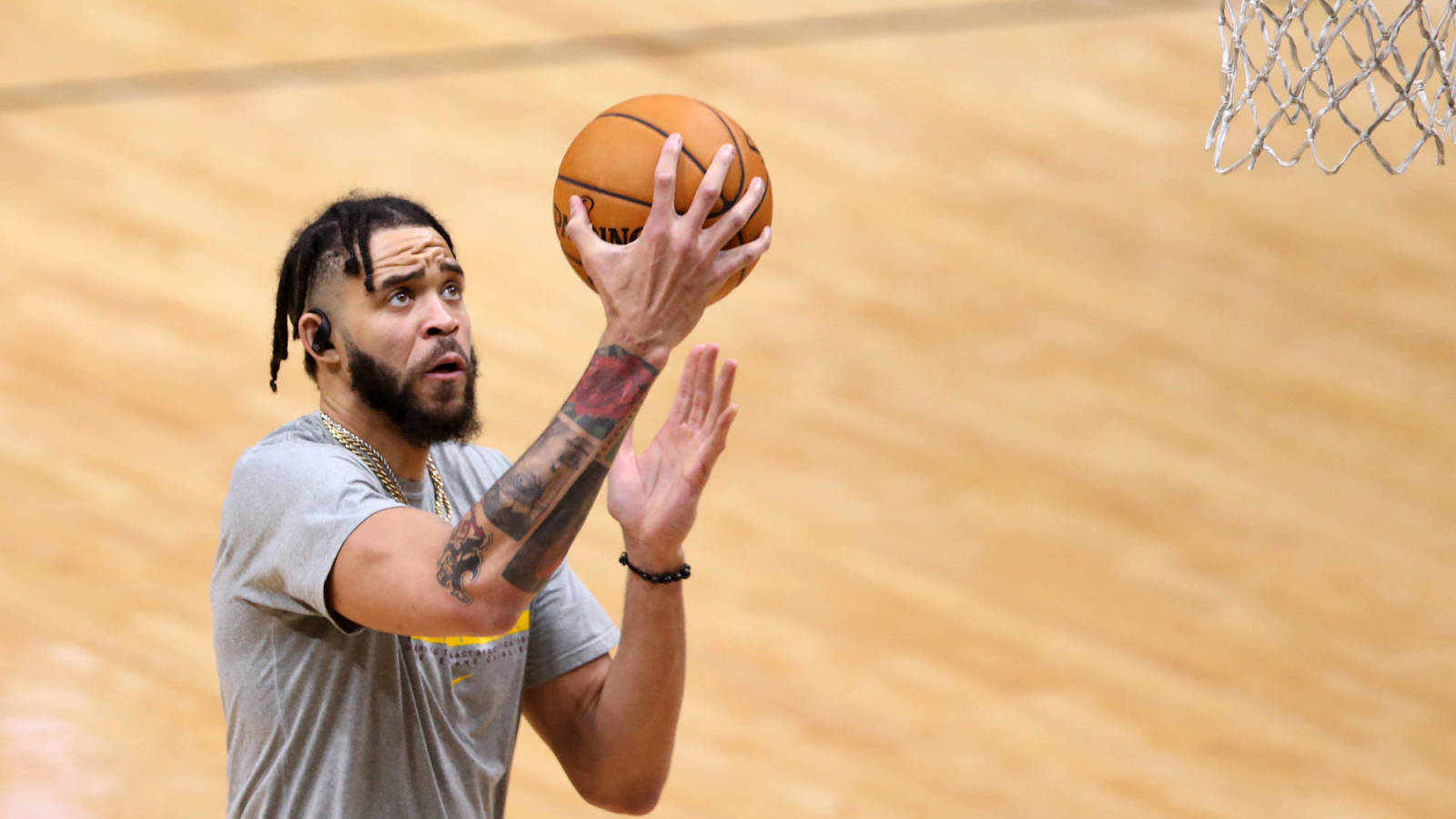 篮网被认为是对骑士替补中锋也是前湖人夺冠功臣的贾维尔-麦基感兴趣