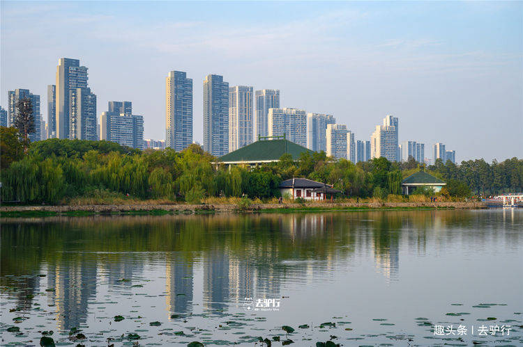 杭州有西湖武汉有东湖，东湖人气虽不如西湖，却连杭州人都羡慕