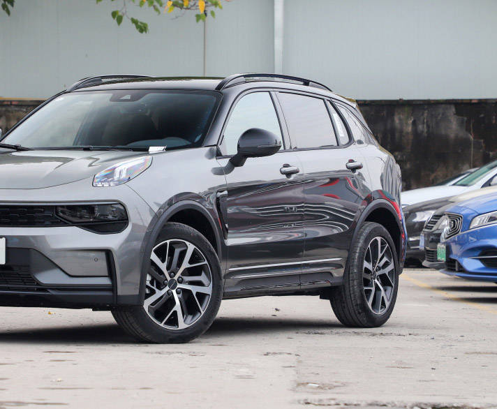 0t 8at,车长4549比q3动感帅气,配智能四驱,比开glb舒适_搜狐汽车_搜狐