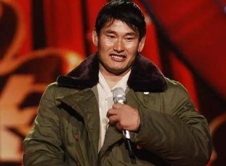 大衣哥家门口人还多吗 064bfad849fc4a12a2c48a7af0e5449f.jpeg