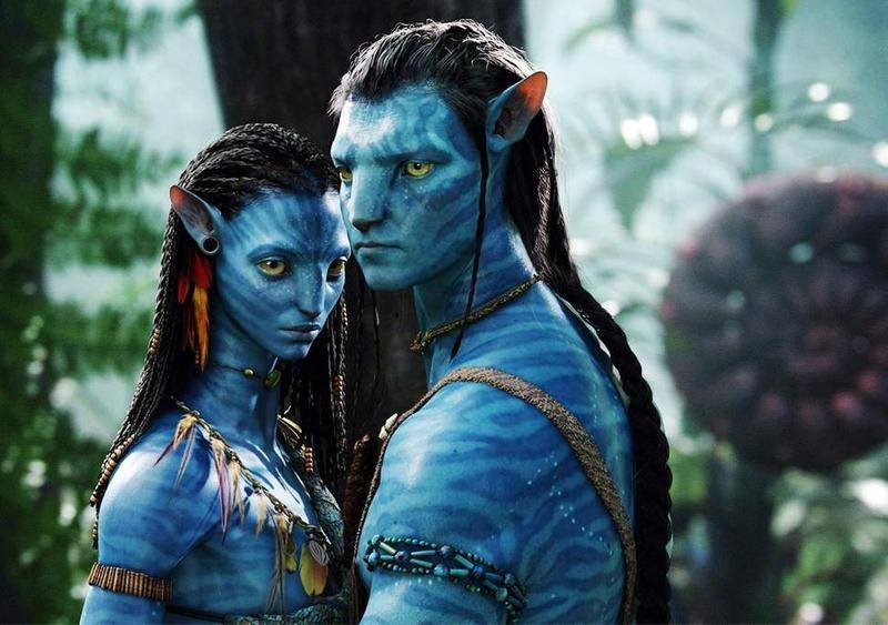 在《阿凡达》中纳威人部族的精神领袖的女儿妮特丽爱上了杰克.