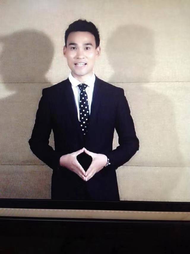 主持人张涛主持照