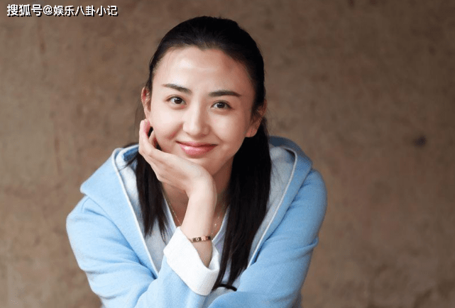 她曾是杨幂助理因长相太美被导演一眼看中与胡歌搭戏一炮而红