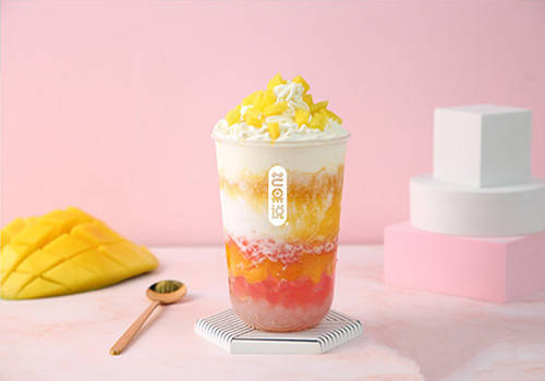 芒果说奶茶针对"芒果快乐班",以"快乐"为符号,将知名综艺的ip文化融入