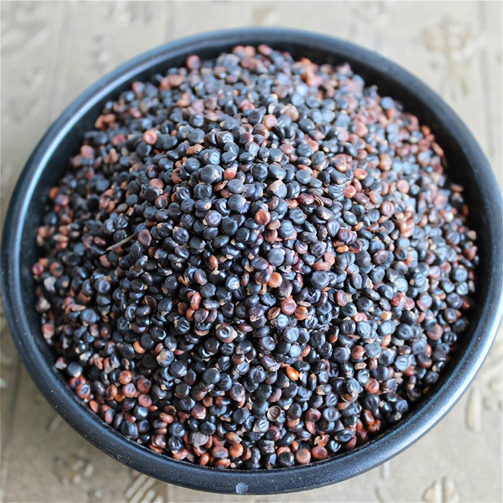 因其生长于水中,且花色红艳,所以得名"水红花",临床上以种子入药,具有