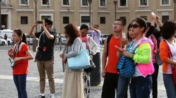 世界上最不受欢迎的游客是哪国的？导游：别想多了，不是中国！