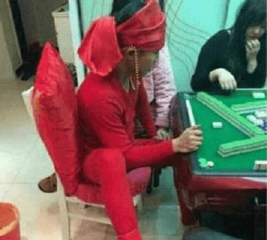 原创
每日一笑:听说穿红色衣服手气好,然后二货老婆就变这样了