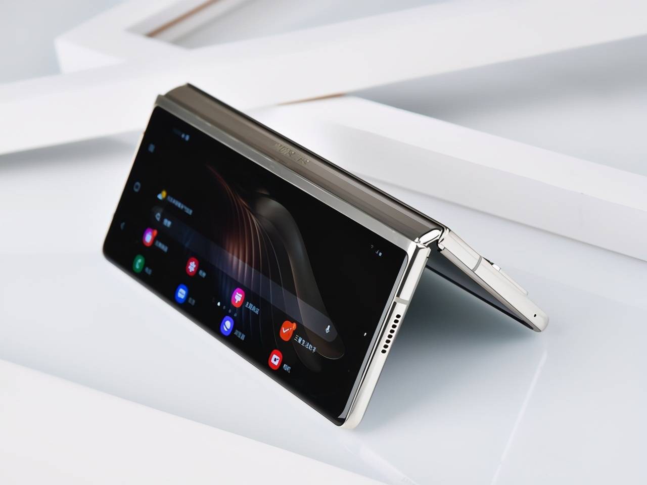 三星是如何将galaxyzfold2打造成折叠屏手机的标杆这篇文章告诉你答案