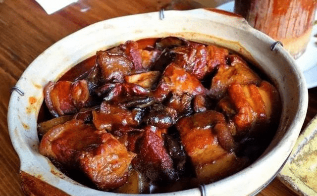 红烧肉怎么做才能色泽鲜亮 cea36eb39ad04cc0999466581e39348e.png