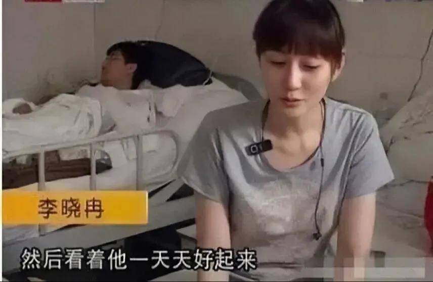 性感女星李小冉依偎在男人怀中引争议！曾被富豪折磨软禁致男友被砍，她情史太坎坷（视频/组图） - 25